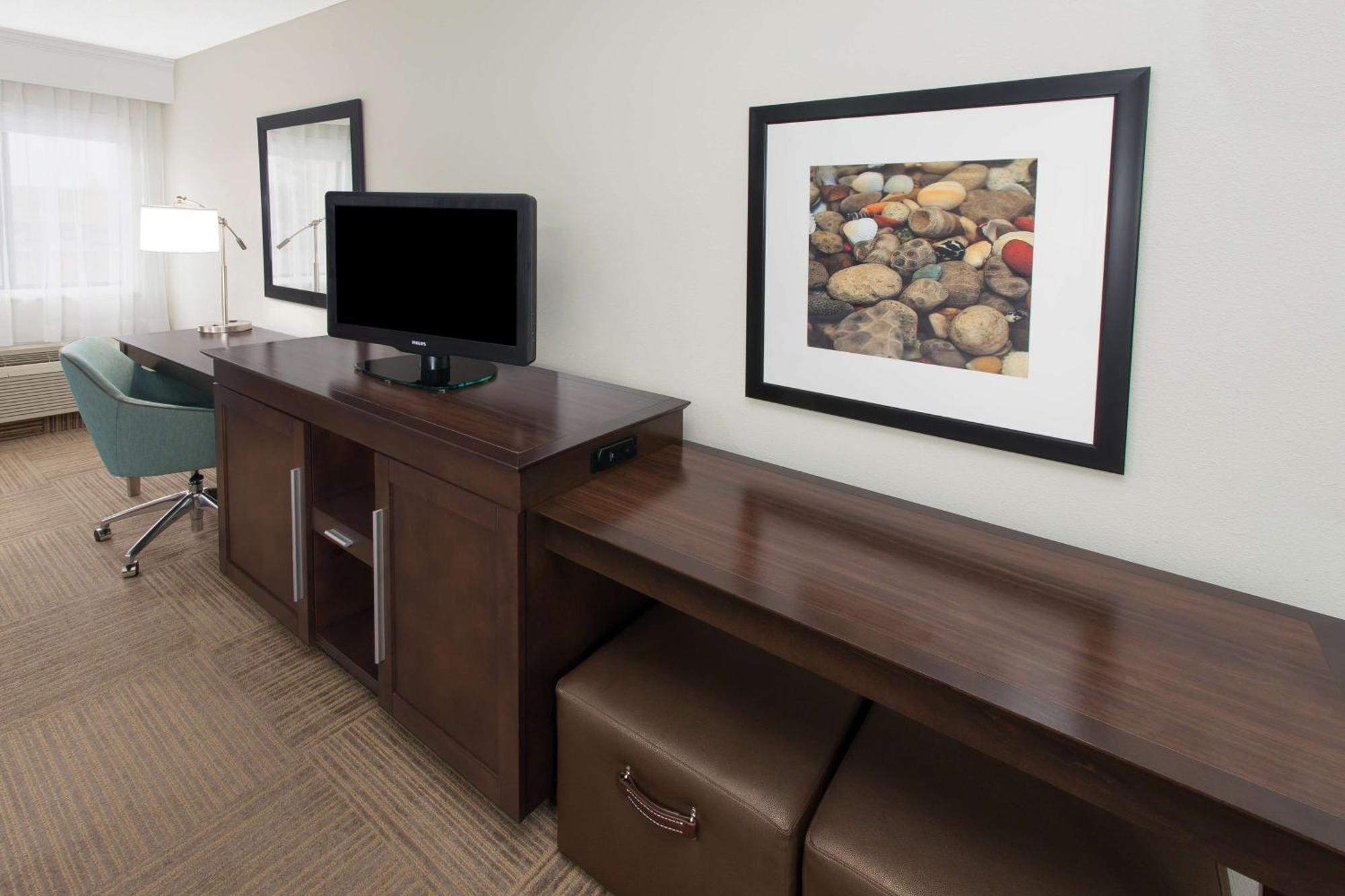 Hampton Inn Берч-Ран Экстерьер фото